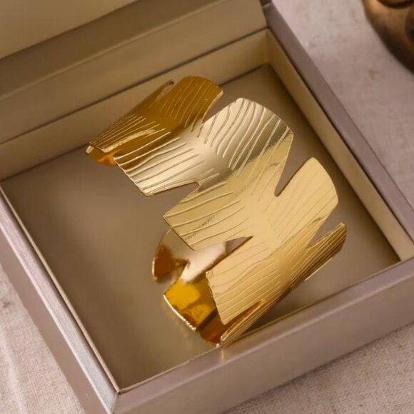 Stainless Steel Bangle Waterproof & Fade-Resistant w/Plating Hypoallergenic - Picture 2 of 7